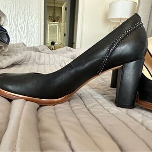 Clark’s Ellis Edith black leather pump